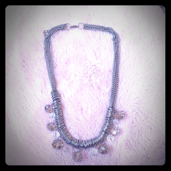 Jewelry - Sliver & crystal Necklace